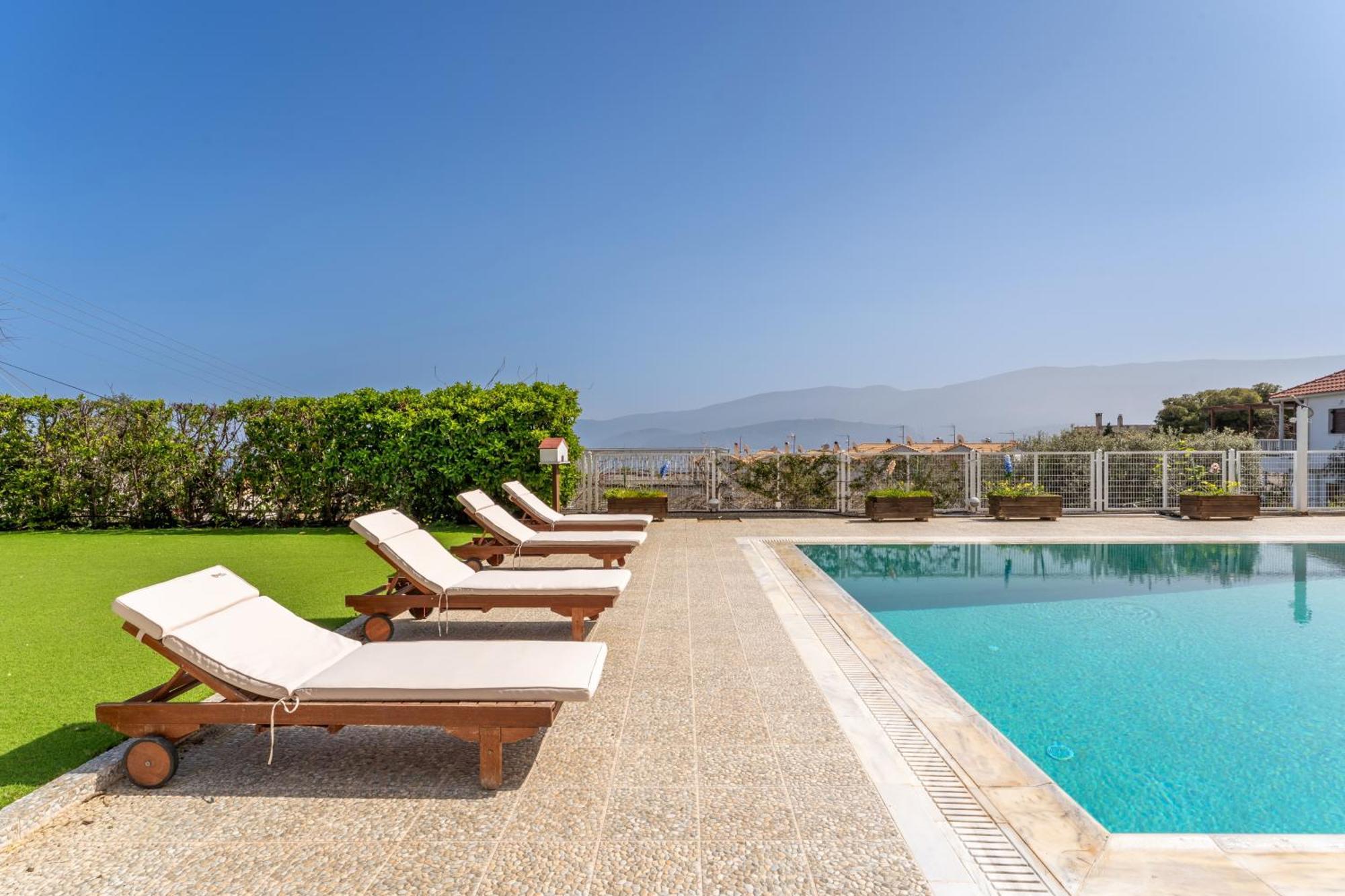The House Of Gratitude - Poolside Retreat Βίλα Λουτρά Ωραίας Ελένης Εξωτερικό φωτογραφία