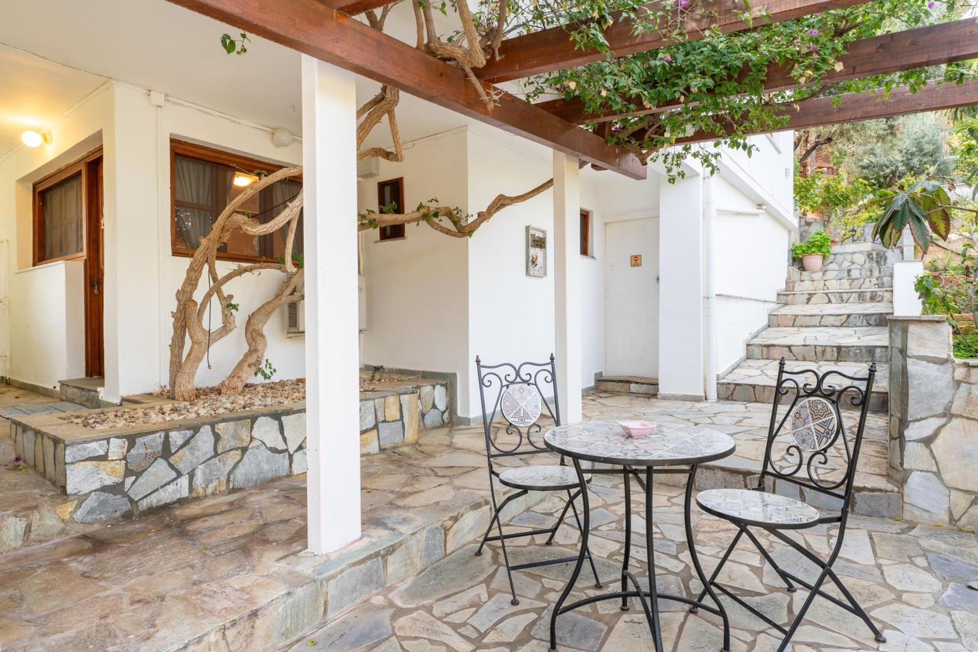 The House Of Gratitude - Poolside Retreat Βίλα Λουτρά Ωραίας Ελένης Εξωτερικό φωτογραφία